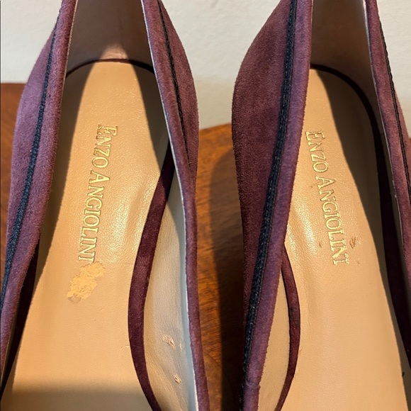 Enzo Angiolini pumps 2.5” heeled shoes suede purple plum Navy trim
Size 7.5 - Picture 11 of 11